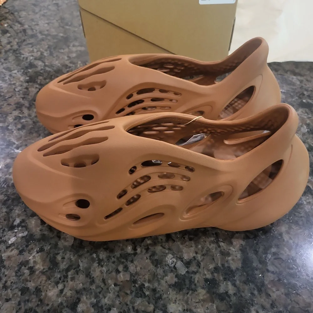 Yeezy Foam RNR - Picture 3 of 9